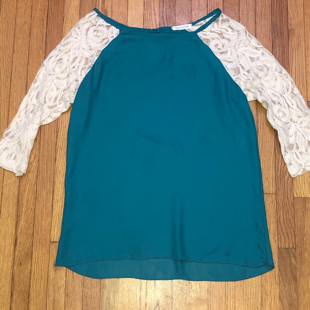 Nice Blouse with lace sleeves🤍